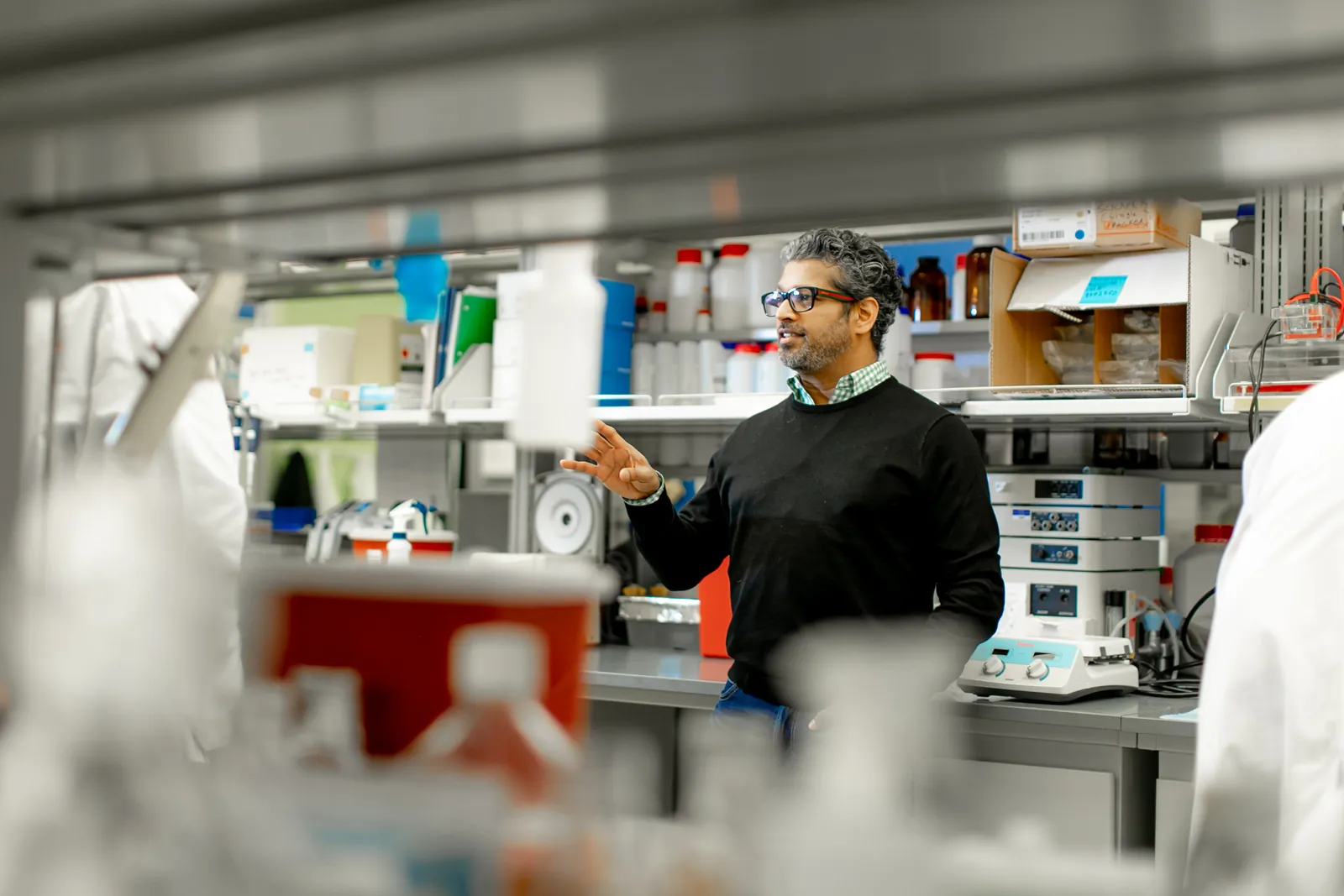 Nitin Baliga mentoring in the lab